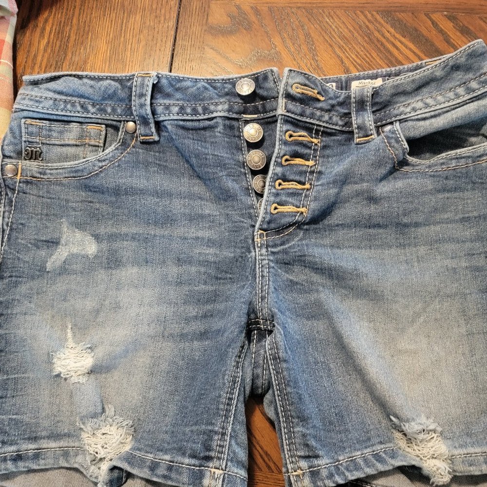 MISS ME MID RISE SHORT